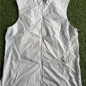 Arc'teryx White Full-Zip Collar Vest